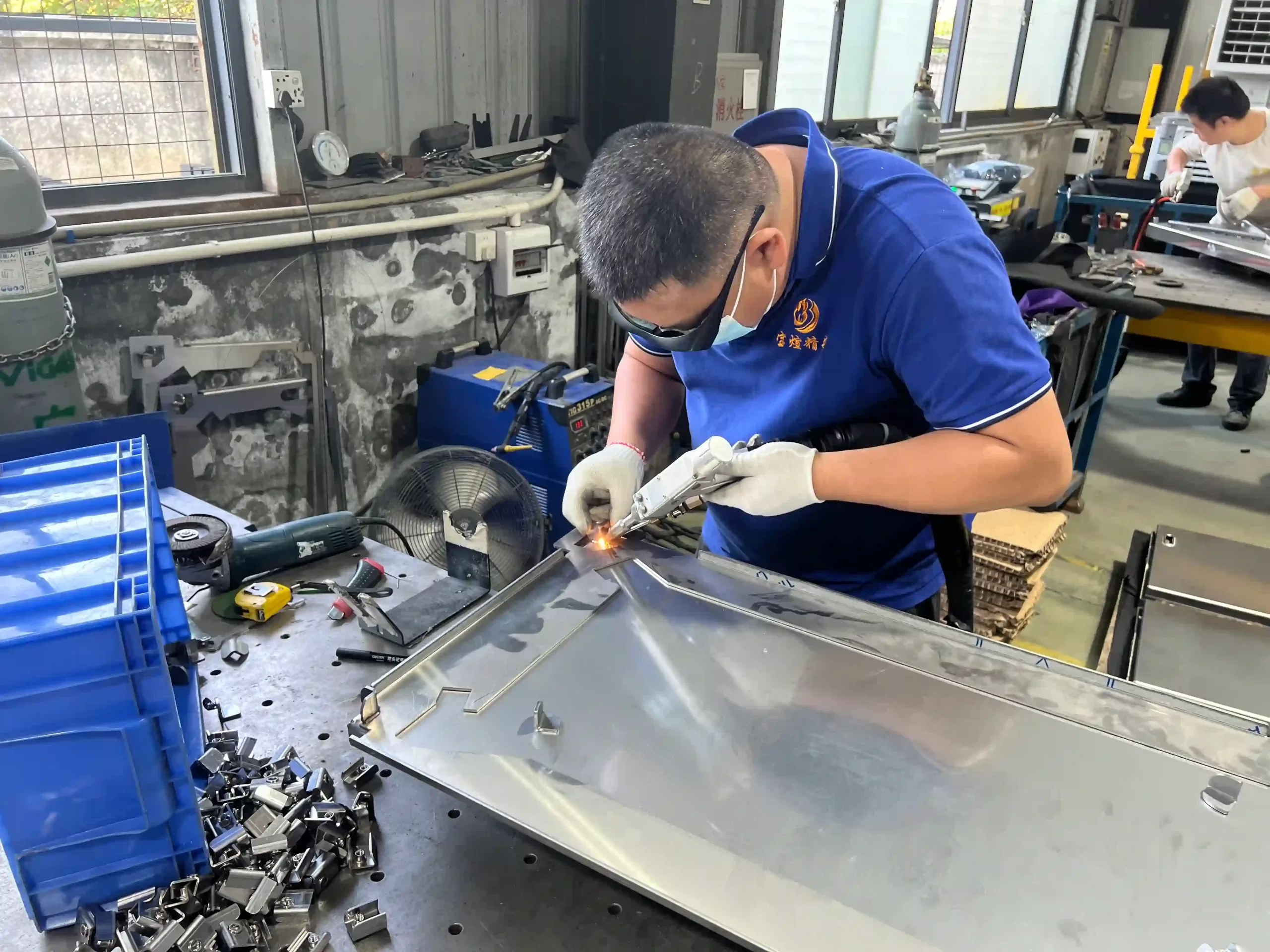 Metal part welding process